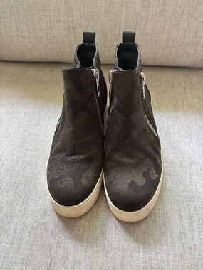 Steve Madden Platform Booties. Black Camo, Size 6.5